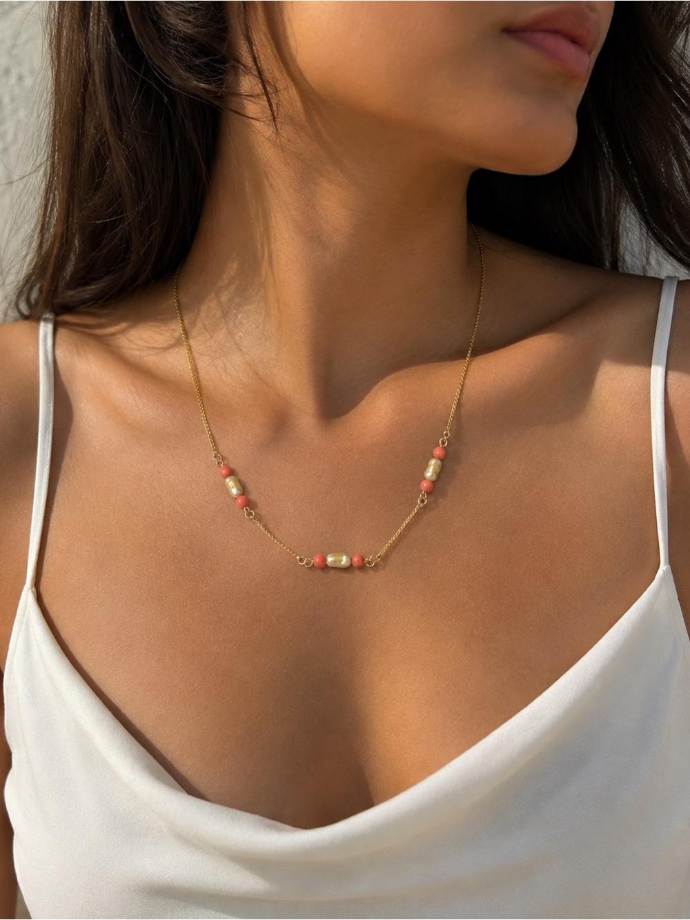 1981 Avon "Sea Treasure" faux corral and biwa pwaels dainty necklace